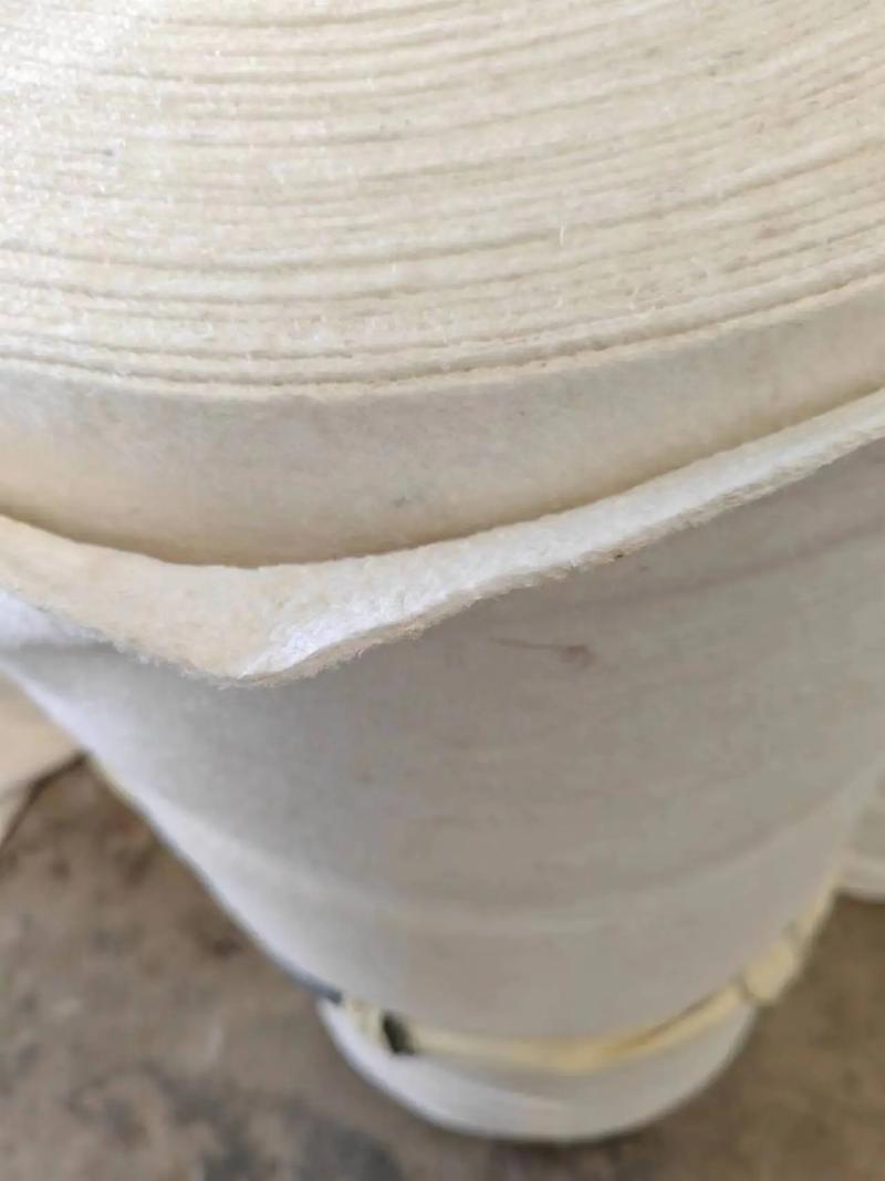 蘑菇棚專用黃金布與白粘布的性能對比