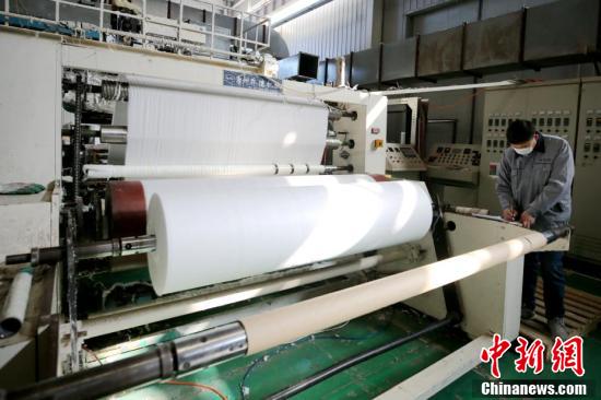 河北熔噴布工廠高效運轉，日產原料可滿足250萬只口罩需求